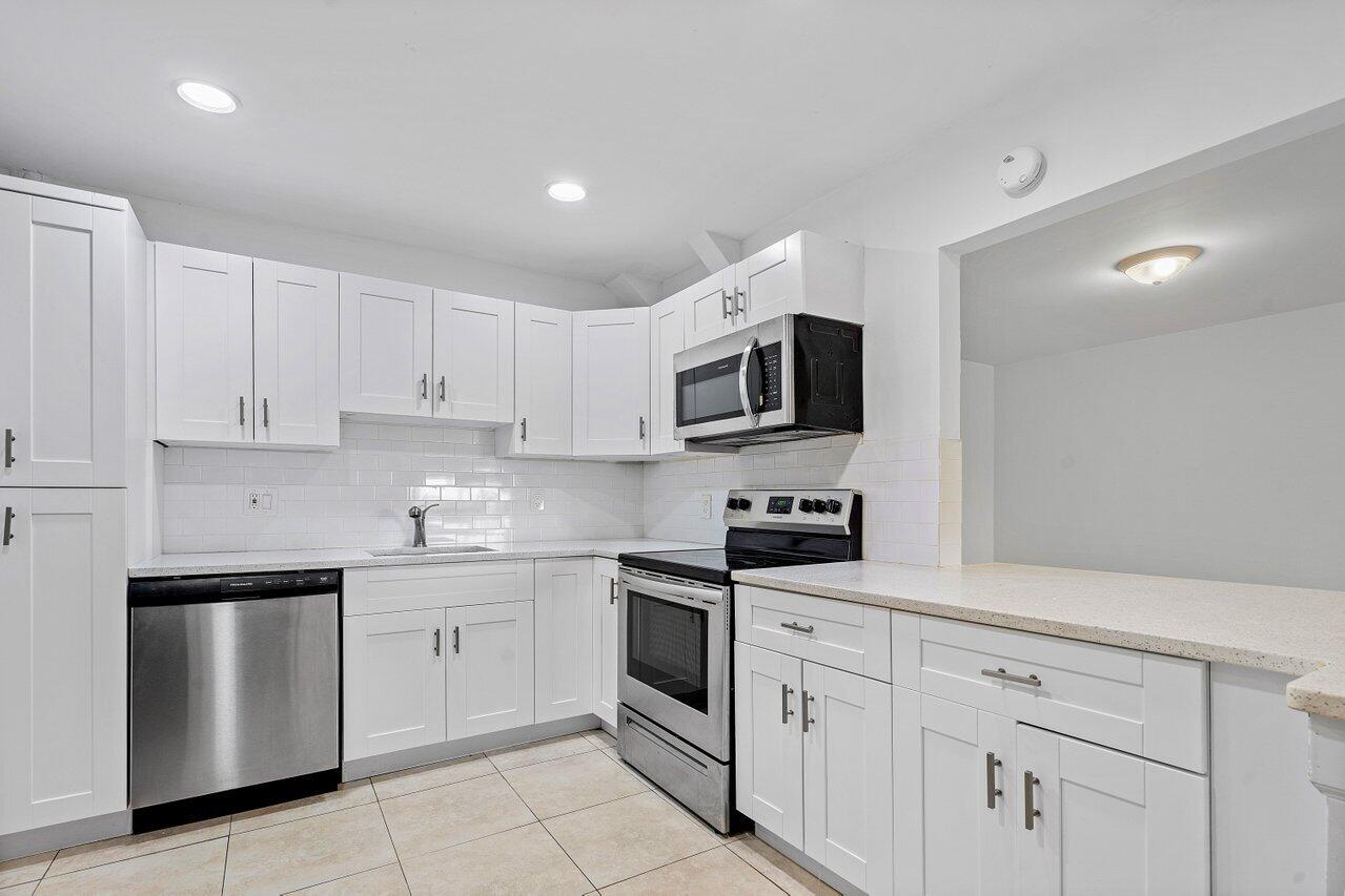 22725 Southwest 66th Avenue, Unit 204 Boca Raton, FL 33428 - Photo 8 of 28 014-22725Southwest66thAvenue-204-BocaRat