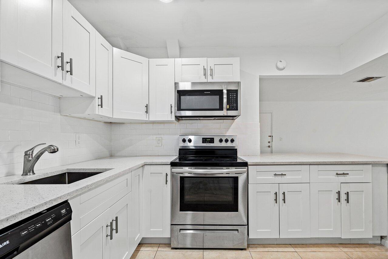 22725 Southwest 66th Avenue, Unit 204 Boca Raton, FL 33428 - Photo 9 of 28 015-22725Southwest66thAvenue-204-BocaRat