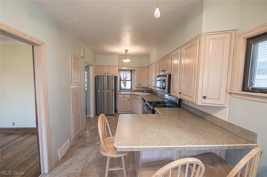 4891 Westbourne Road Cleveland, OH 44124 - Photo 7 of 19 Gallery Image 7