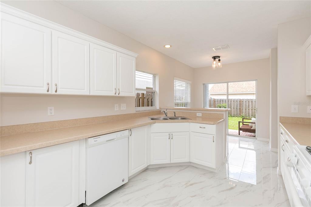 28632 Seashell Court Wesley Chapel, FL 33545 - Photo 20 of 60