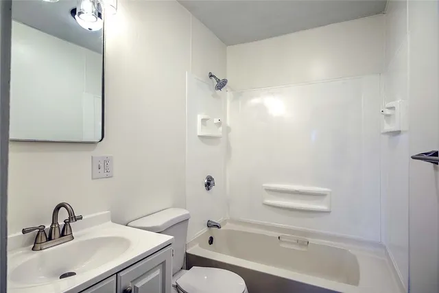 $2,000 | 68 Division Street, Unit 3, Lincoln, RI 02838