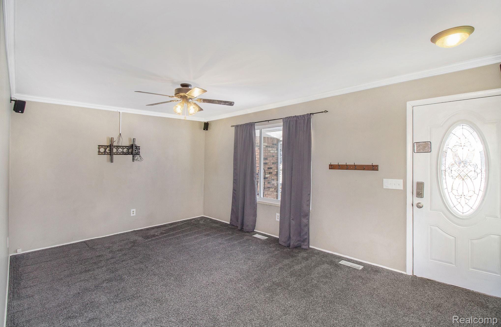 5193 East Carpenter Road Flint, MI 48506 - Photo 3 of 19 6.jpg
