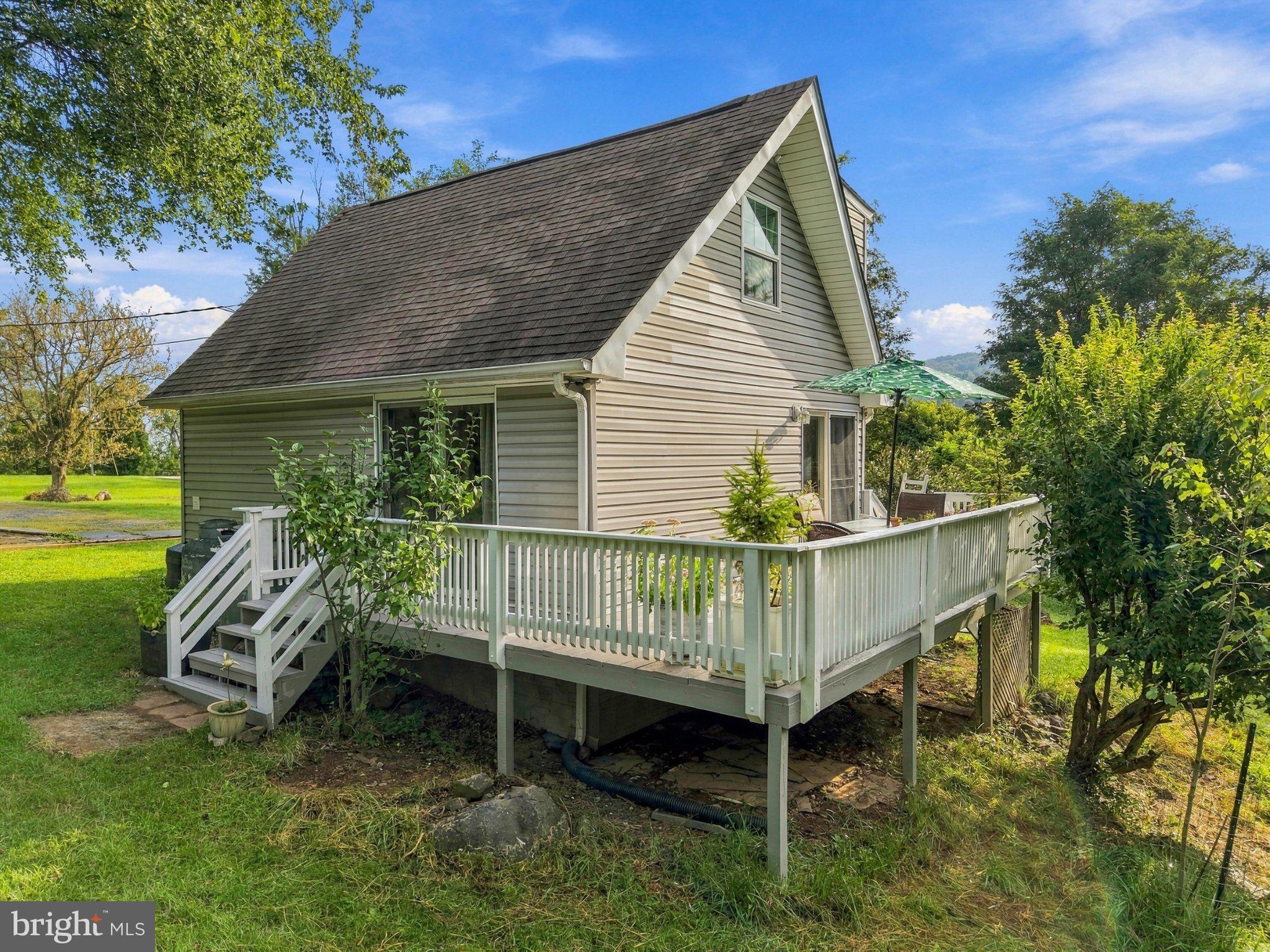 Lots of decks for porch sitting!