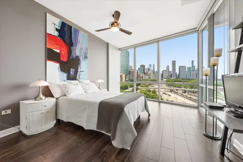 $1,055,000 | 1201 South Prairie Avenue, Unit 803, Chicago, IL 60605