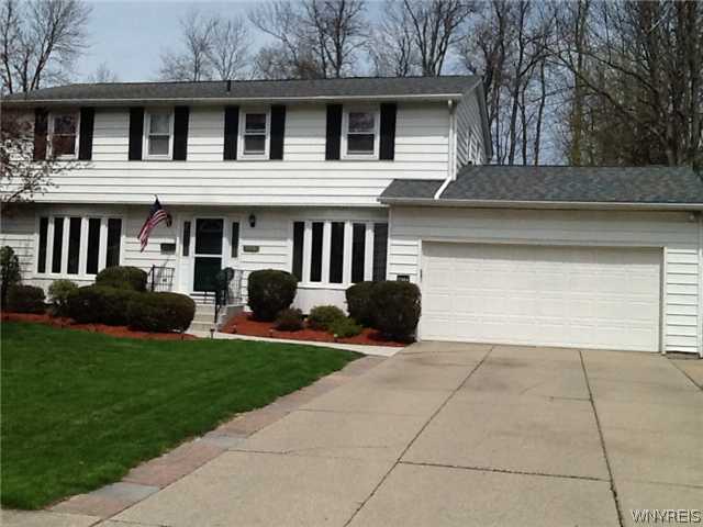 118 Autumnview Road Amherst, NY 14221 - Photo 1 of 1 Exterior Front