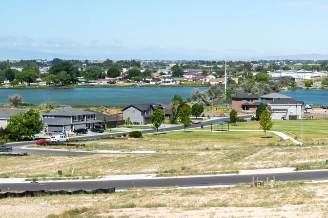 a view of a water fountain and an ocean view