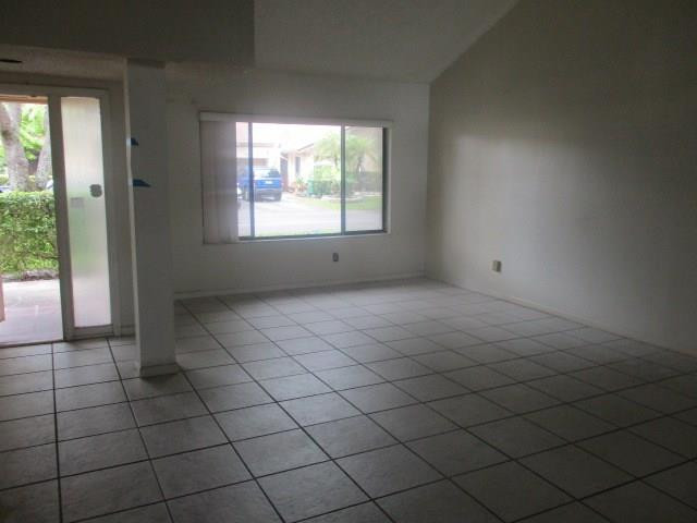 5224 Gate Lake Road, Unit 5224 Tamarac, FL 33319 - Photo 4 of 13 Photo 4