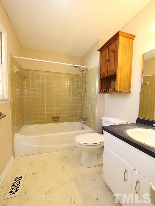 517 Southeast Maynard Road Cary, NC 27511 - Photo 16 of 24 Gallery Image 16
