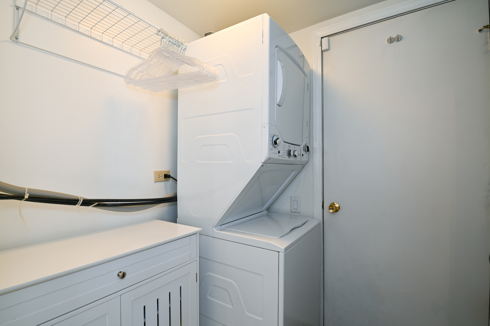 2092 Muirfield Circle Elgin, IL 60123 - Photo 13 of 14 a utility room with dryer and washer
