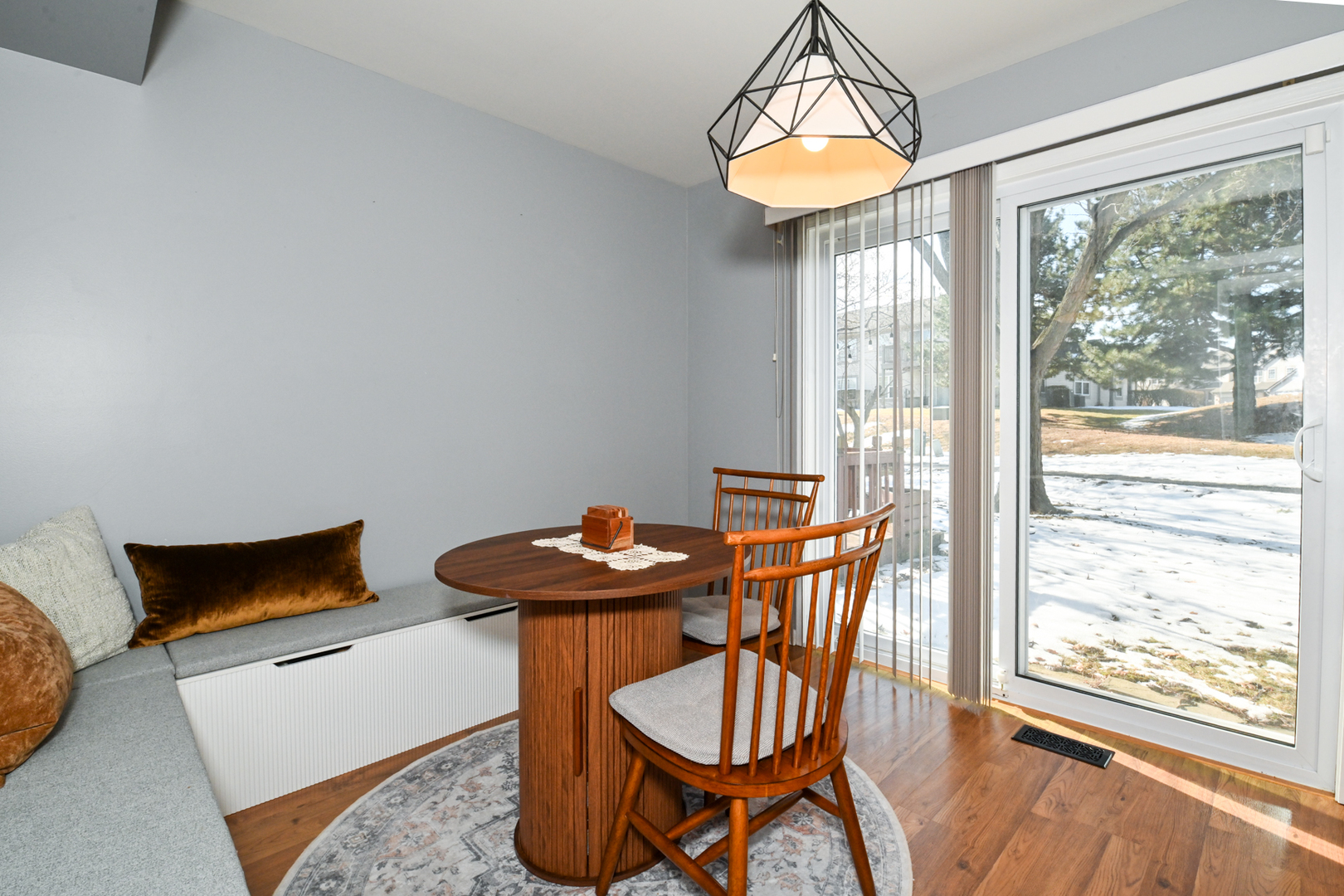2092 Muirfield Circle Elgin, IL 60123 - Photo 4 of 14 a table and chairs in a room