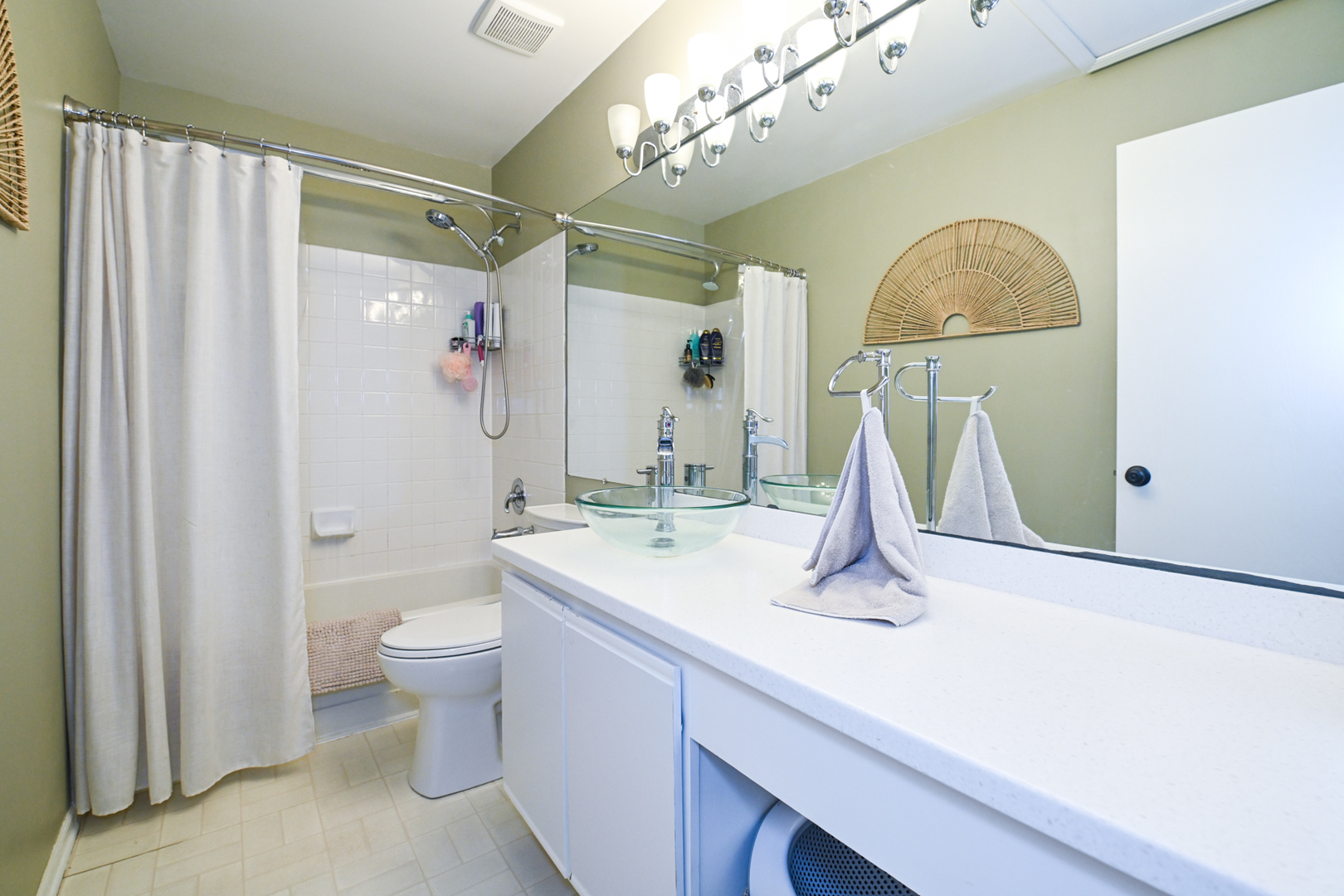 2092 Muirfield Circle Elgin, IL 60123 - Photo 6 of 14 a bathroom with a sink a toilet and shower