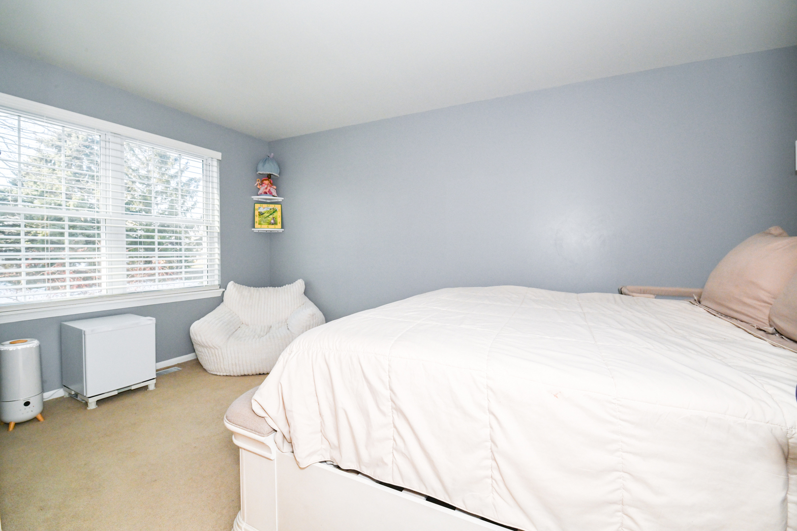2092 Muirfield Circle Elgin, IL 60123 - Photo 8 of 14 a bedroom with a bed and a large window