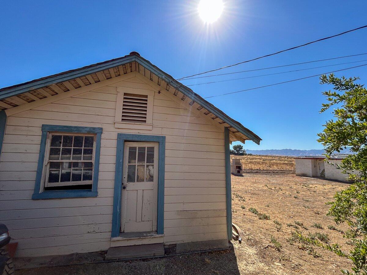 166 Russell Ranch Highway Cuyama, CA 93254 - Photo 22 of 28 a view of front door