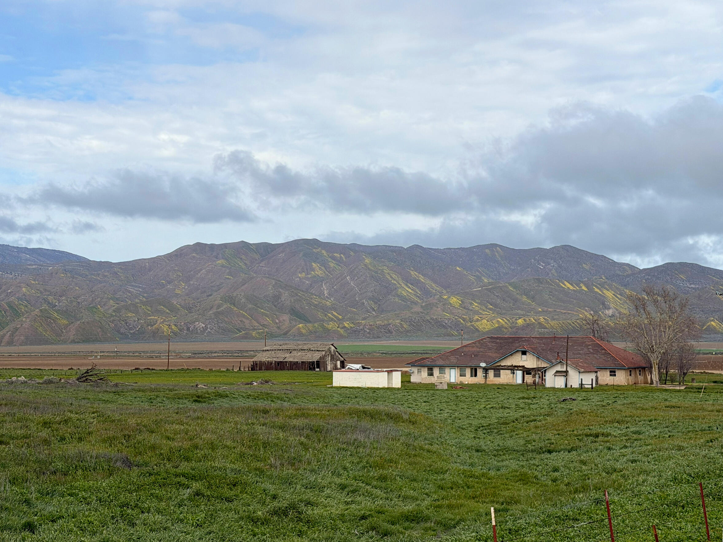 166 Russell Ranch Highway Cuyama, CA 93254 - Photo 4 of 28 a view of a town with mountains in the background