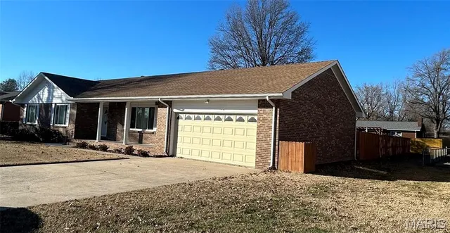 $260,000 | 106 Holmes Drive, Sikeston, MO 63801