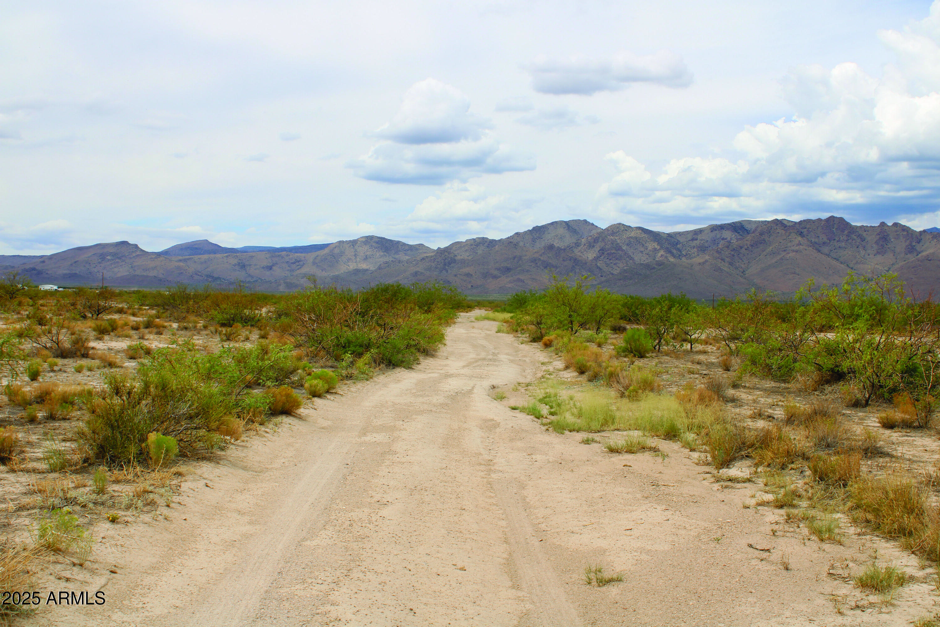 40.98-acre East Many Wells Road, Unit 32 San Simon, AZ 85632 - Photo 14 of 31 a view of an ocean with a mountain