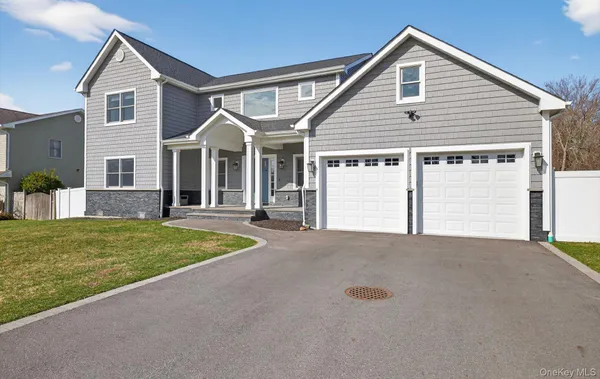 $1,395,000 | 270 Edgewood Avenue, Oakdale, NY 11769