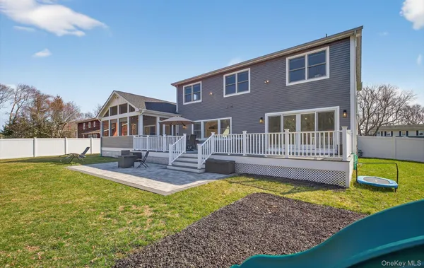 $1,395,000 | 270 Edgewood Avenue, Oakdale, NY 11769