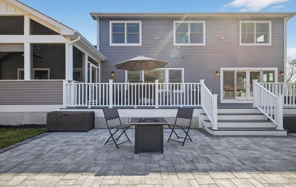 $1,395,000 | 270 Edgewood Avenue, Oakdale, NY 11769