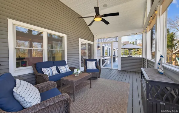 $1,395,000 | 270 Edgewood Avenue, Oakdale, NY 11769