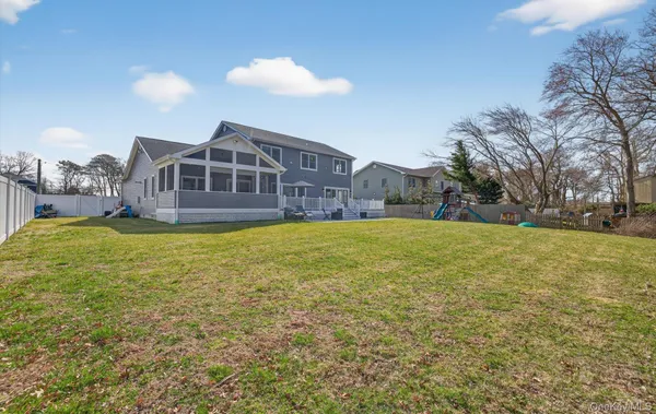 $1,395,000 | 270 Edgewood Avenue, Oakdale, NY 11769
