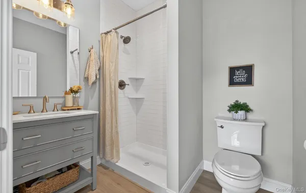 $1,395,000 | 270 Edgewood Avenue, Oakdale, NY 11769