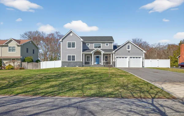 $1,395,000 | 270 Edgewood Avenue, Oakdale, NY 11769