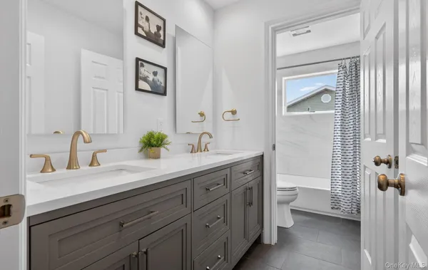 $1,395,000 | 270 Edgewood Avenue, Oakdale, NY 11769