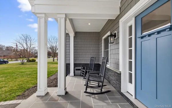 $1,395,000 | 270 Edgewood Avenue, Oakdale, NY 11769