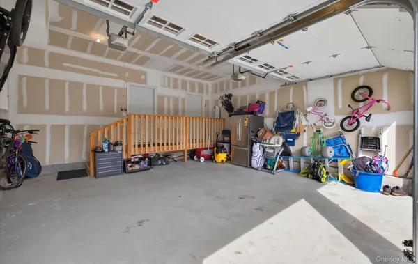 $1,395,000 | 270 Edgewood Avenue, Oakdale, NY 11769