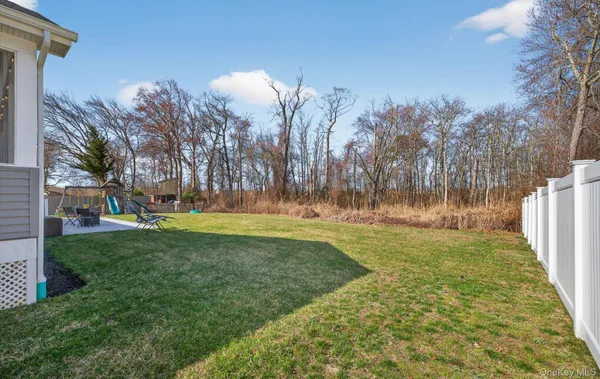 $1,395,000 | 270 Edgewood Avenue, Oakdale, NY 11769