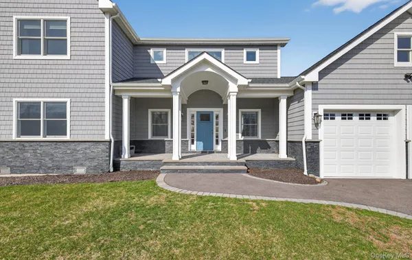 $1,395,000 | 270 Edgewood Avenue, Oakdale, NY 11769