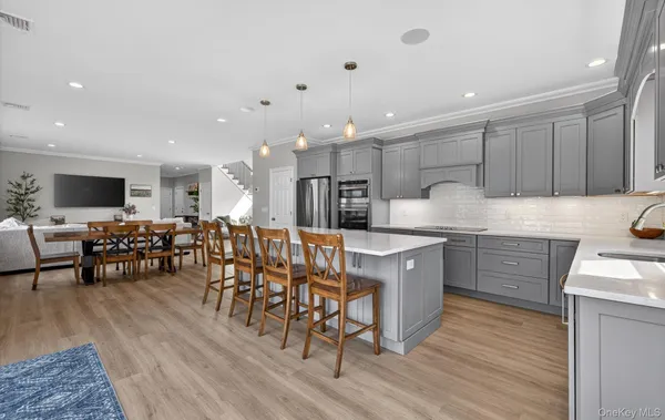 $1,395,000 | 270 Edgewood Avenue, Oakdale, NY 11769