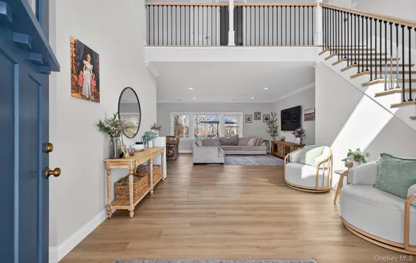 $1,395,000 | 270 Edgewood Avenue, Oakdale, NY 11769