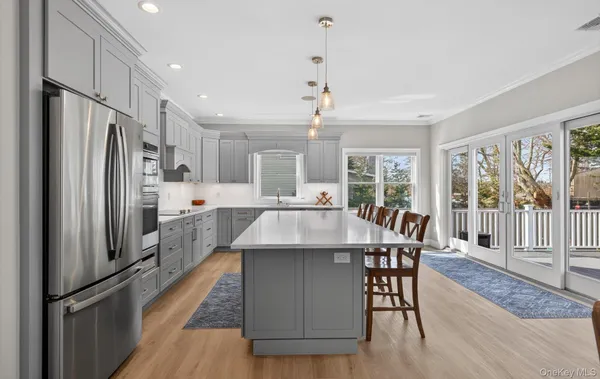 $1,395,000 | 270 Edgewood Avenue, Oakdale, NY 11769