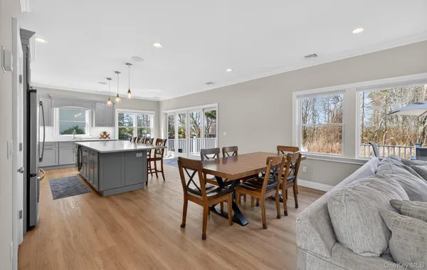 $1,395,000 | 270 Edgewood Avenue, Oakdale, NY 11769