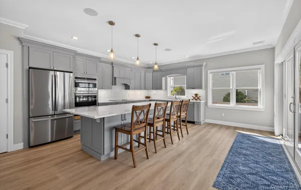 $1,395,000 | 270 Edgewood Avenue, Oakdale, NY 11769