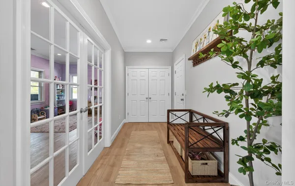 $1,395,000 | 270 Edgewood Avenue, Oakdale, NY 11769