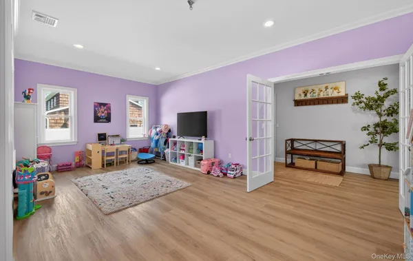 $1,395,000 | 270 Edgewood Avenue, Oakdale, NY 11769