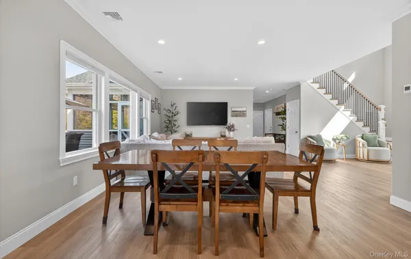 $1,395,000 | 270 Edgewood Avenue, Oakdale, NY 11769