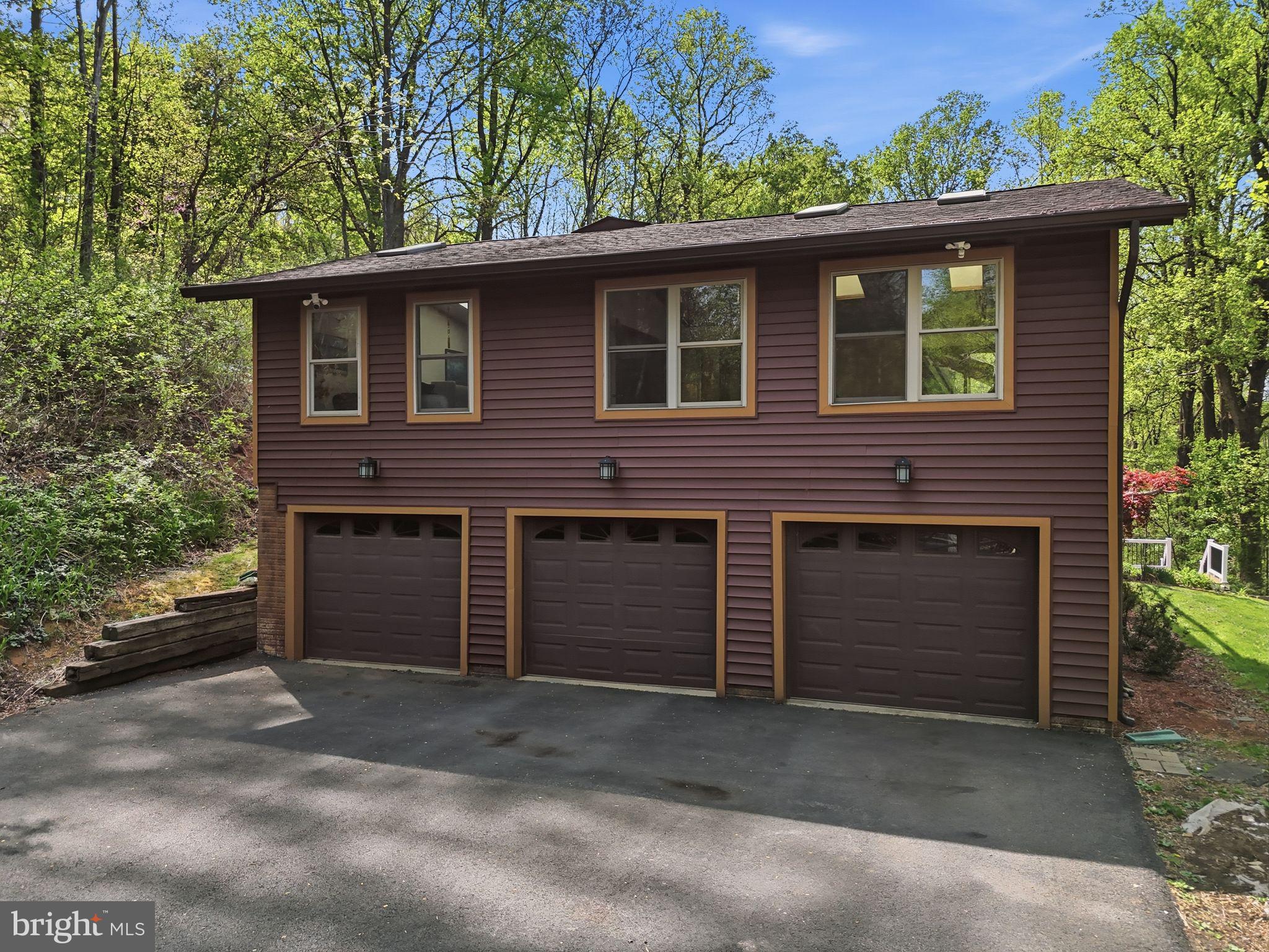648 Creek Road Front Royal, VA 22630 - Photo 59 of 72 3 Car Garage