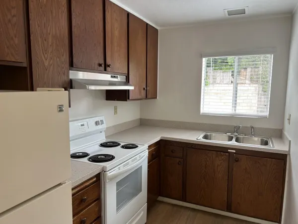 $2,200 | 966 Concha Loma Drive, Unit 4, Carpinteria, CA 93013