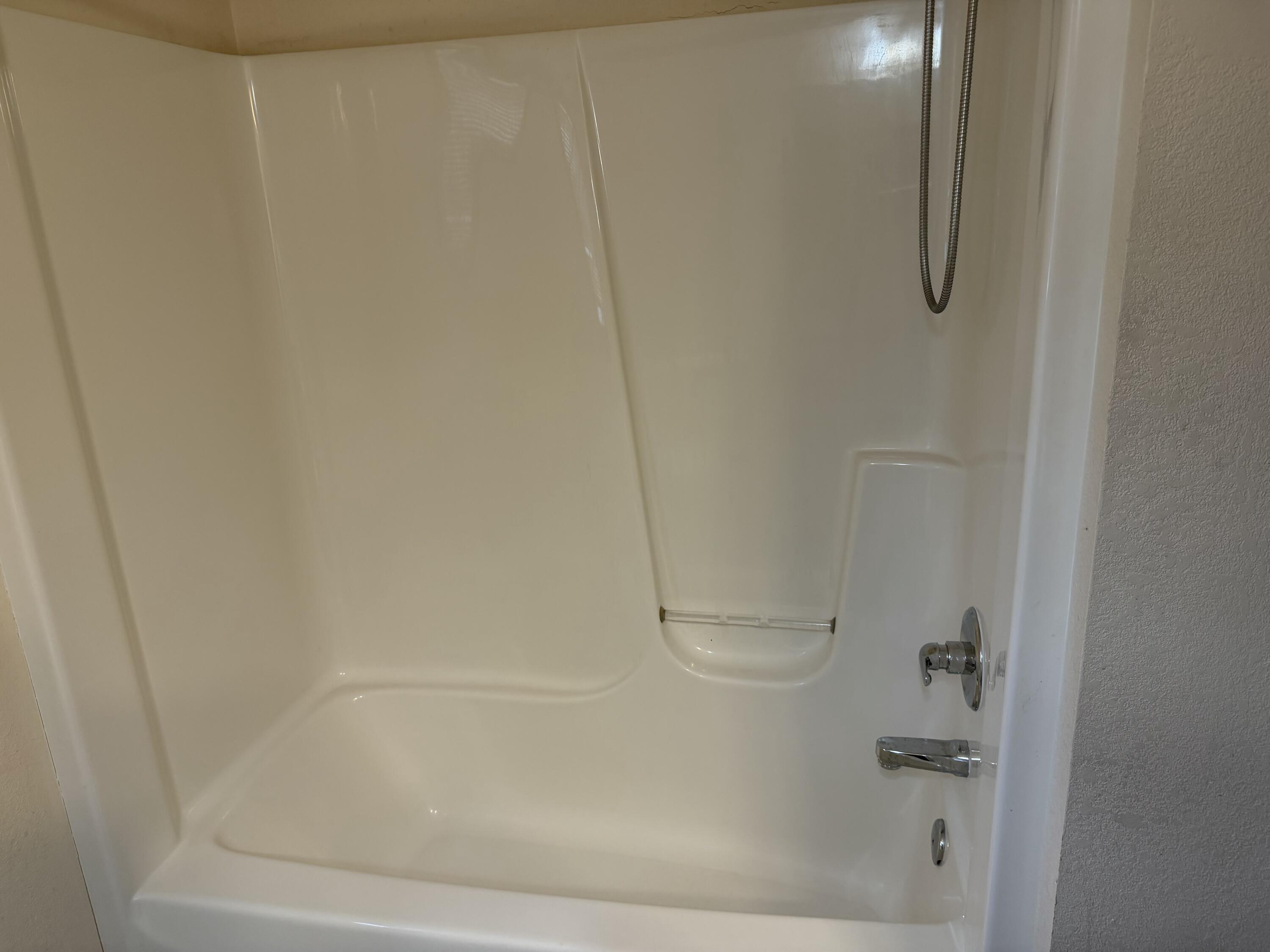 2140 North 27th Street Milwaukee, WI 53208 - Photo 15 of 21 2nd Floor Full Bath