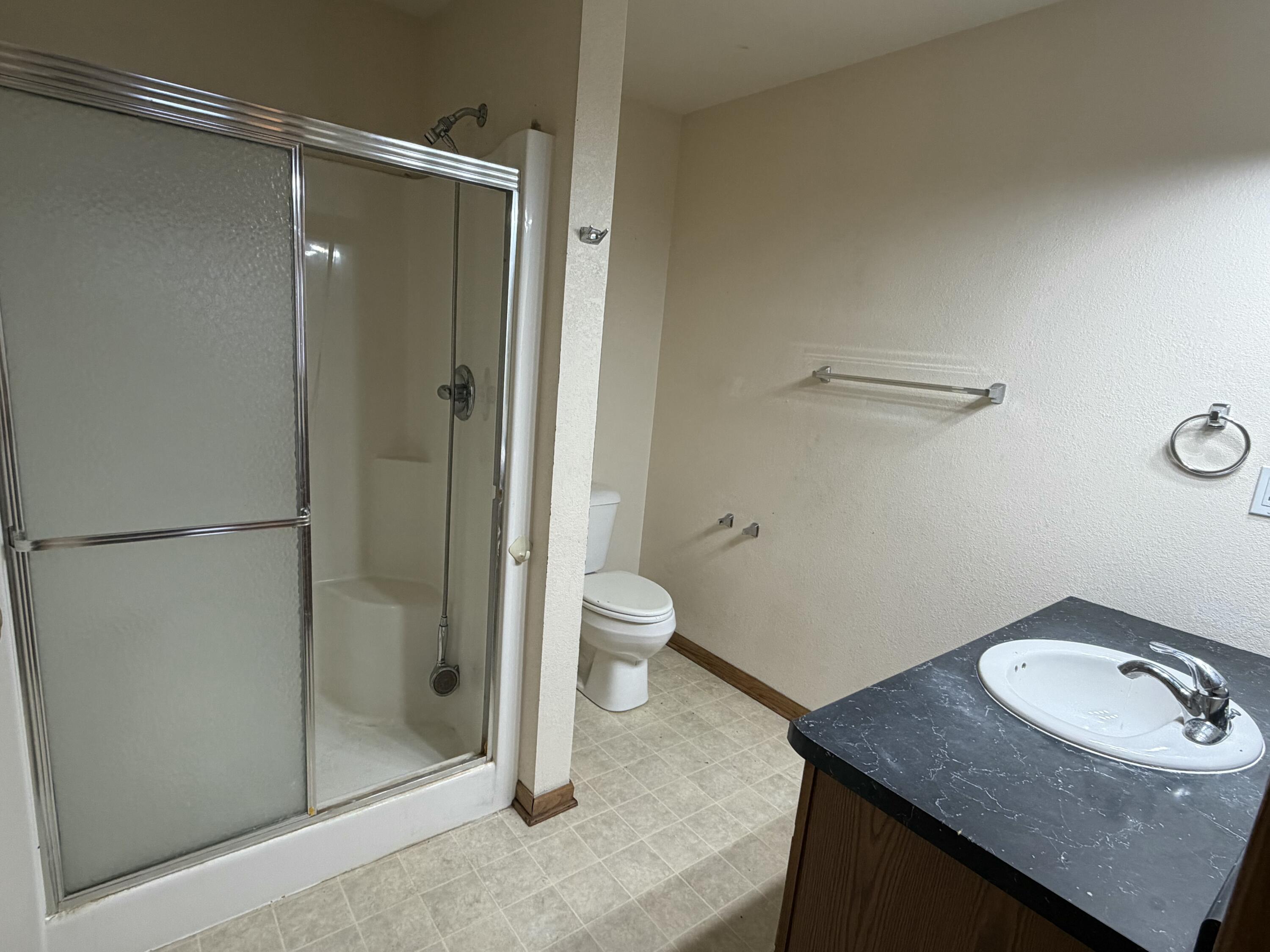 2140 North 27th Street Milwaukee, WI 53208 - Photo 20 of 21 Primary Bathroom