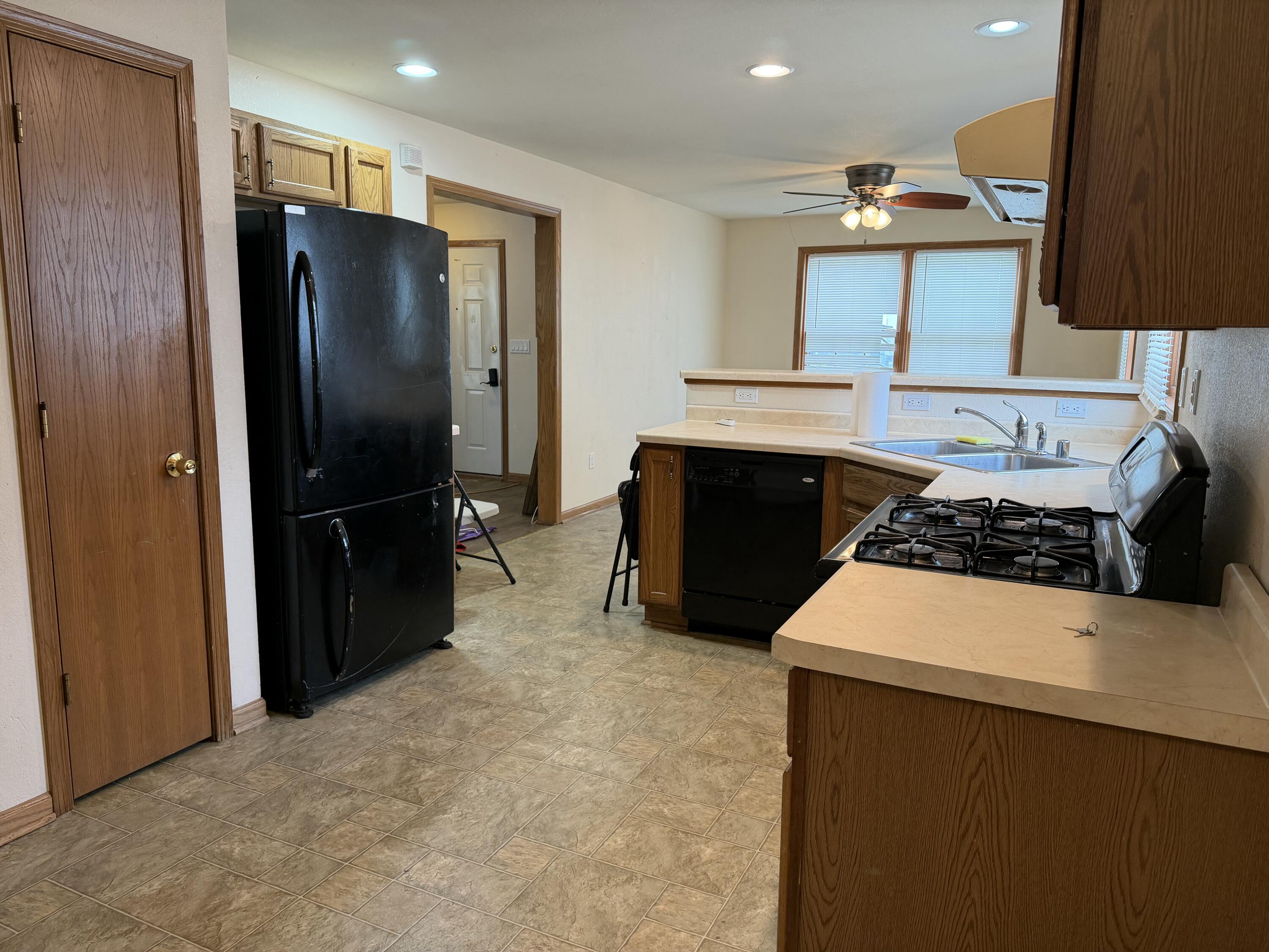 2140 North 27th Street Milwaukee, WI 53208 - Photo 8 of 21 Kitchen