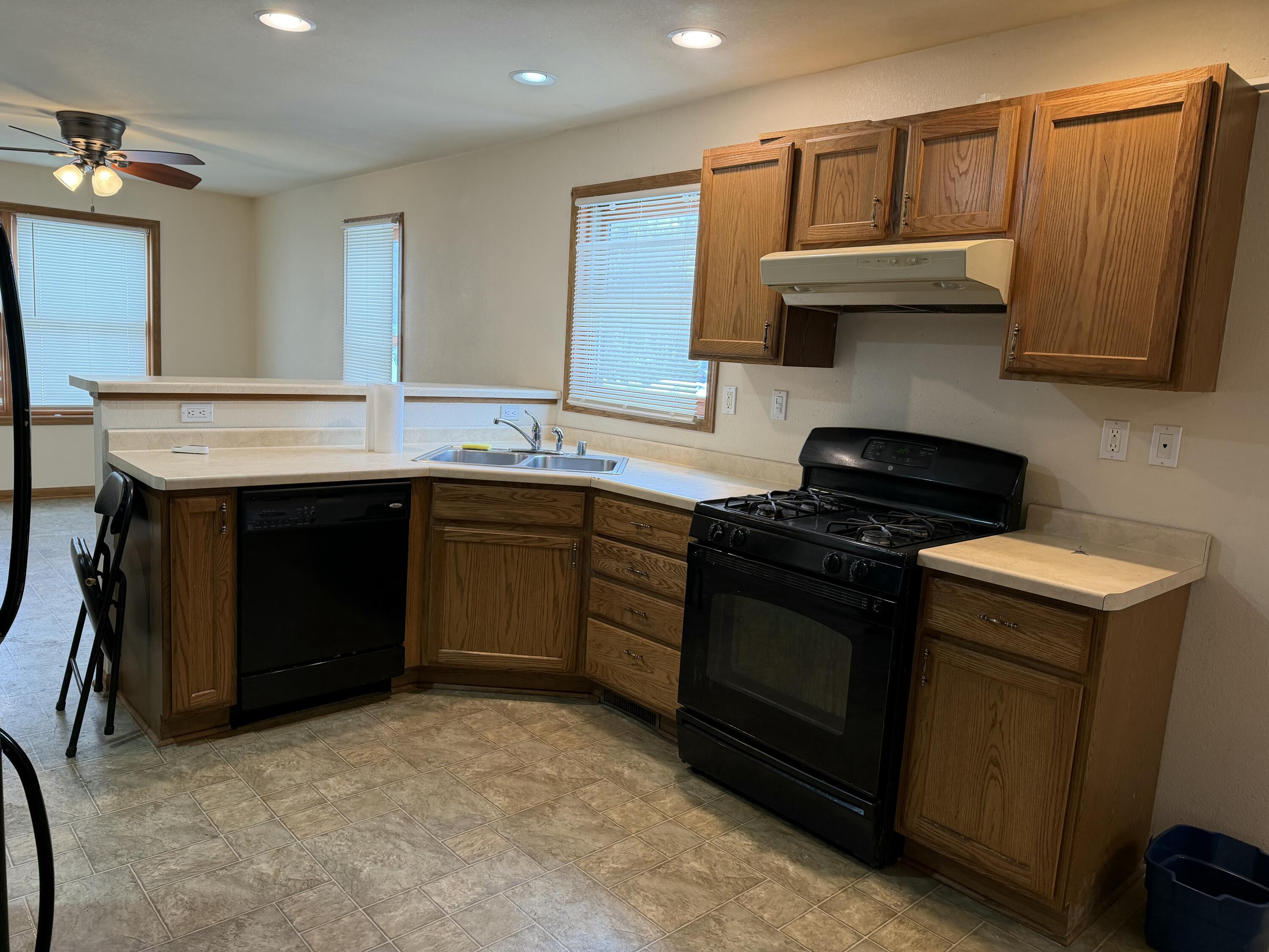 2140 North 27th Street Milwaukee, WI 53208 - Photo 9 of 21 Kitchen