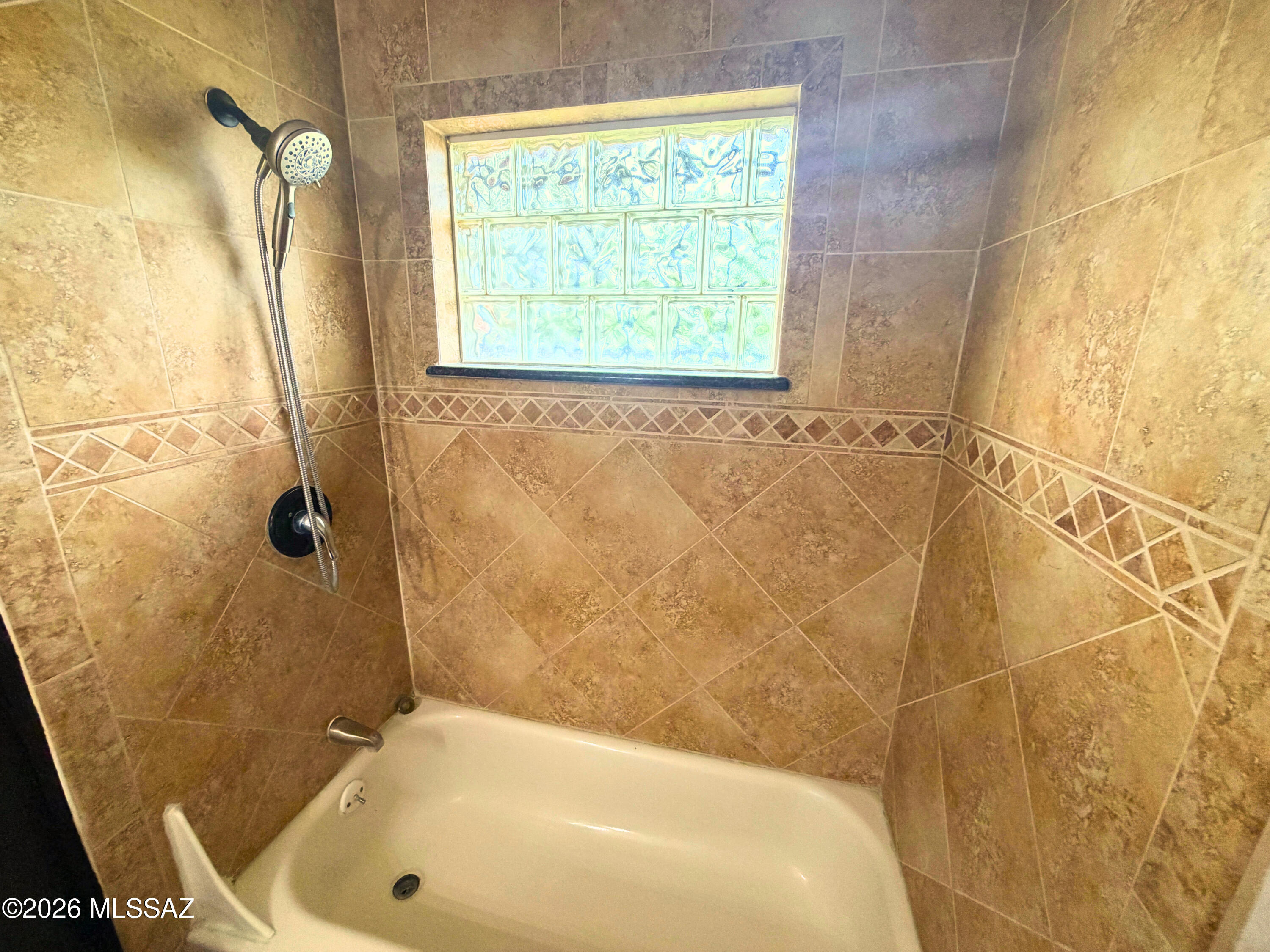 3383 North Flowing Wells Road Tucson, AZ 85705 - Photo 20 of 47 Main bathroom