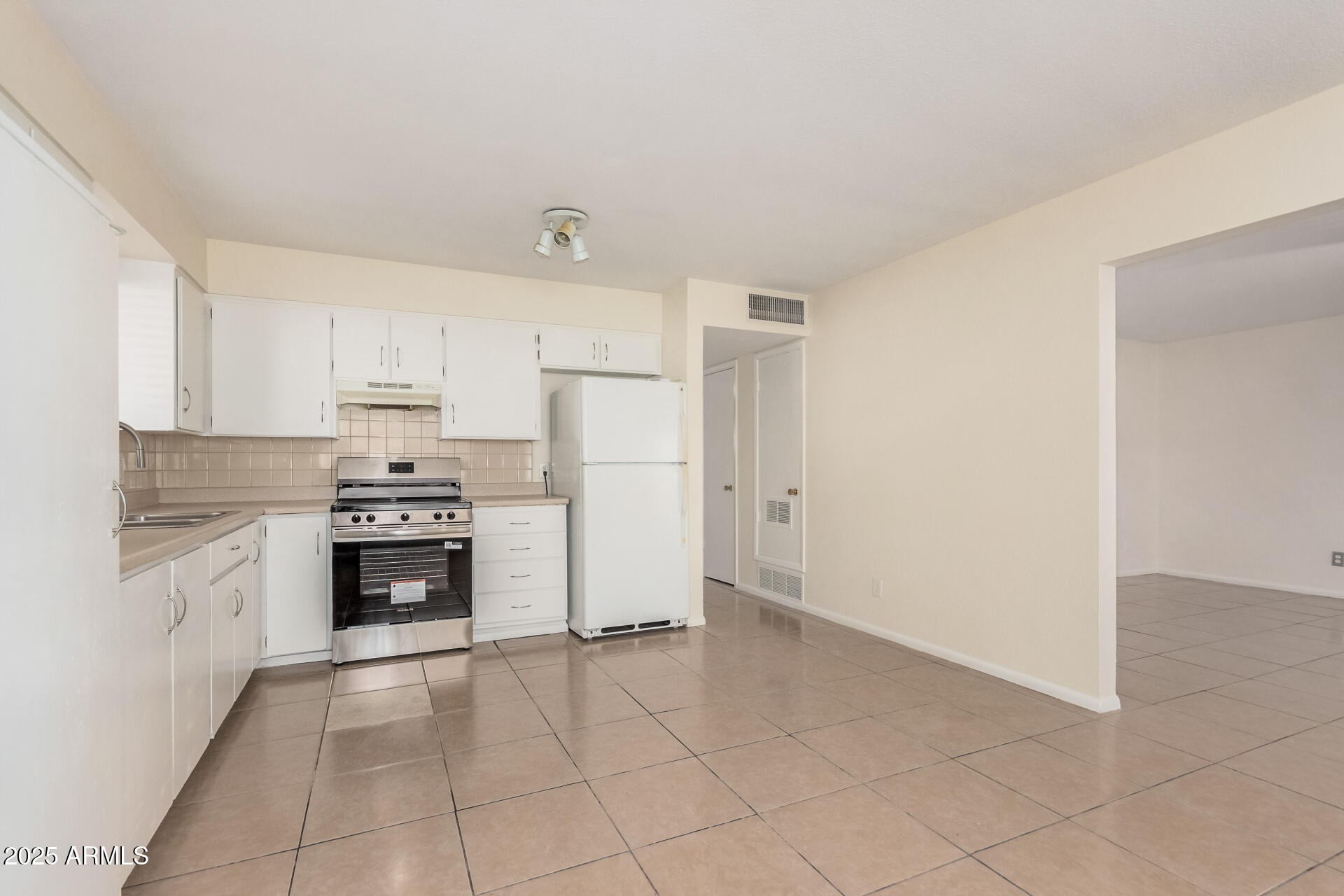 2409 West Cortez Street Phoenix, AZ 85029 - Photo 12 of 30 12 Cortez