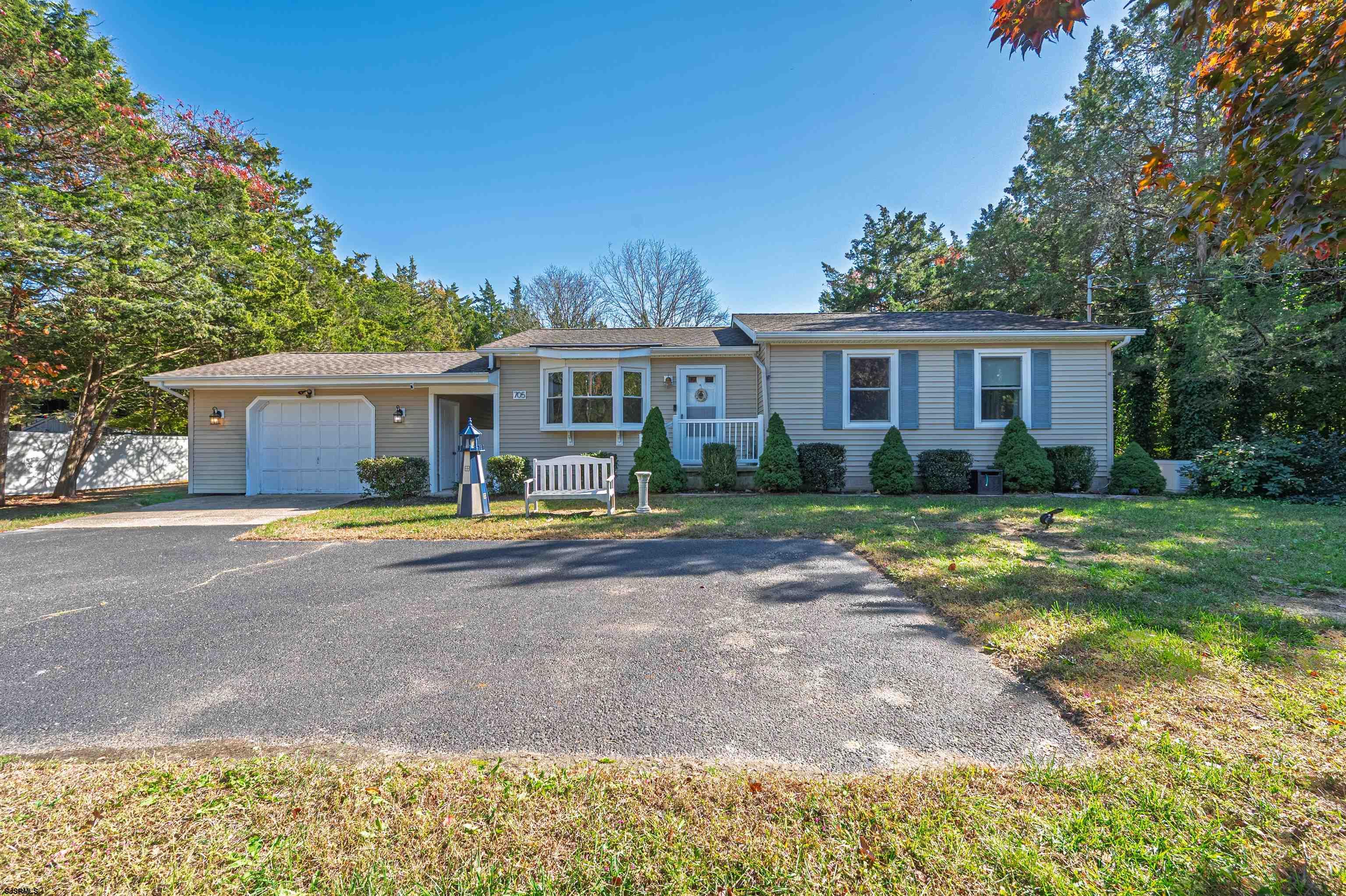 a view of a yard in front of house