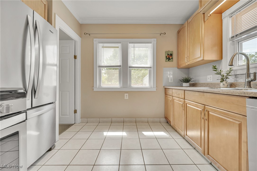 7801 Ridgefield Avenue Cleveland, OH 44129 - Photo 12 of 37
